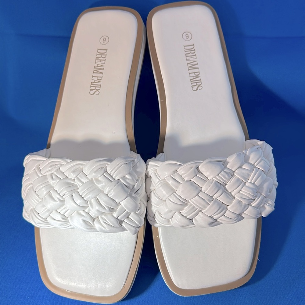 NEW Dreamers pure white sandals easy on/easy off sz 9 cushioned very comfortable